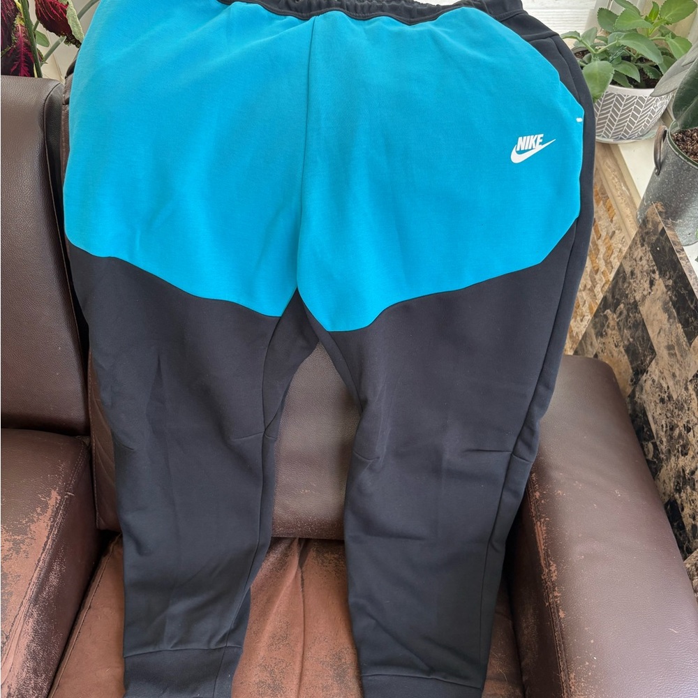 Nike mens Black and Teal Panel Joggers